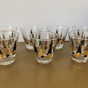 7 vintage Golden Peaks shot glasses by Anchor Hocking. Finish is in great shape - no cracks. A perfect addition for the mid century bar cart. A perfect gift.